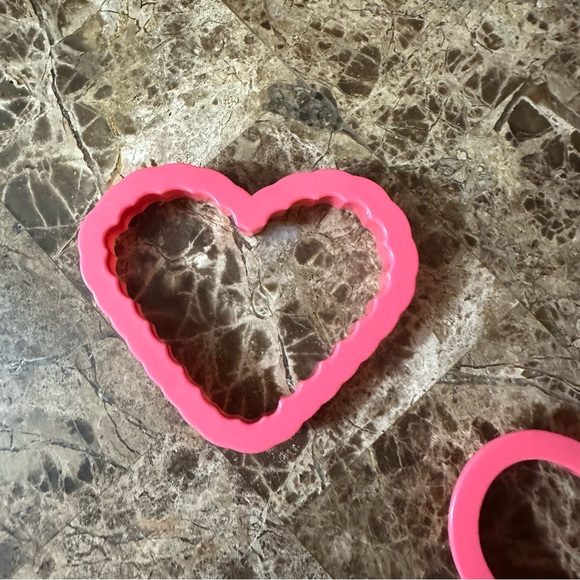 Valentine’s Day Heart Pink Plastic Cookie Cutters Set Of Five - Picture 5 of 8